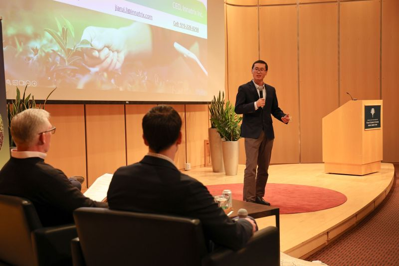 Jiarui Speaks at BioStl