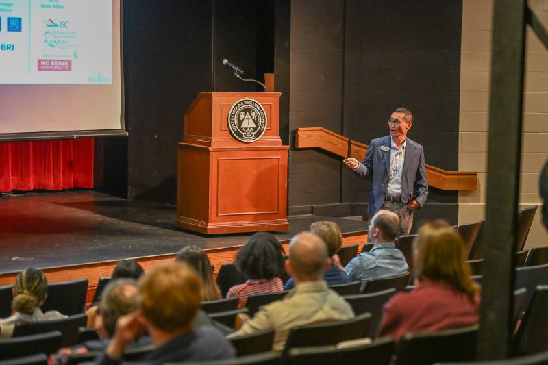 Jiarui speaks at Wesleyan Symposium